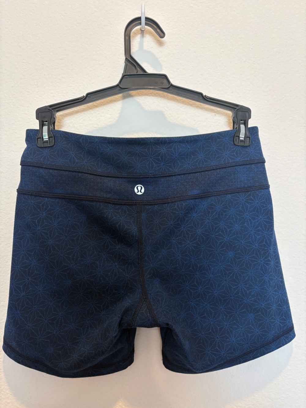 Lululemon Groove Short *Full-On Luon (Regular) | Size 4 - Picture 4 of 4